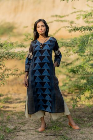 Alternative view of Classic Kurta - Indigo Pyramid Panel