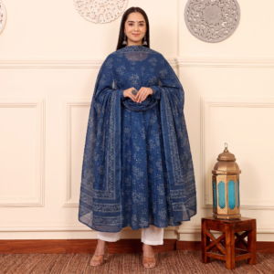 Alternative view of Araadhya Cotton Set