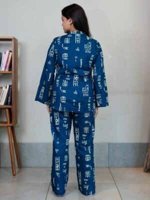 Alternative view of Women's Ethnic Printed Co-Ord Set with V-Neck Top & Straight-Fit Pants