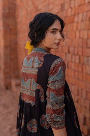 Amra Side Pleat Kurta - Black - Image 6