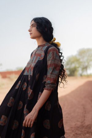 Amra Side Pleat Kurta - Black - Image 8