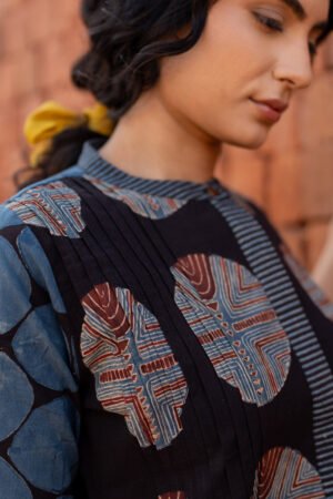 Pintuck Kurta - Black & Indigo - Image 7