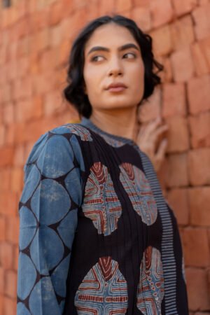 Pintuck Kurta - Black & Indigo - Image 8