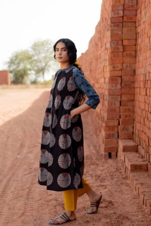 Pintuck Kurta - Black & Indigo - Image 4