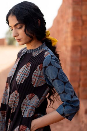 Alternative view of Pintuck Kurta - Black & Indigo