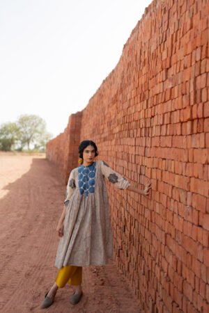 Amra Side Pleat Kurta - Indigo - Image 7