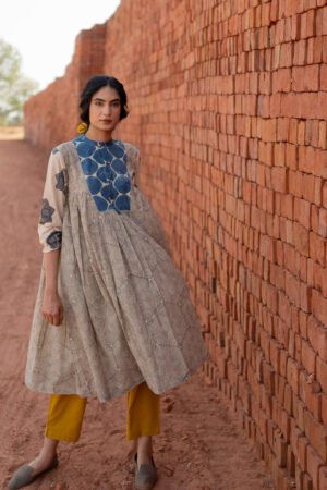 Alternative view of Amra Side Pleat Kurta - Indigo