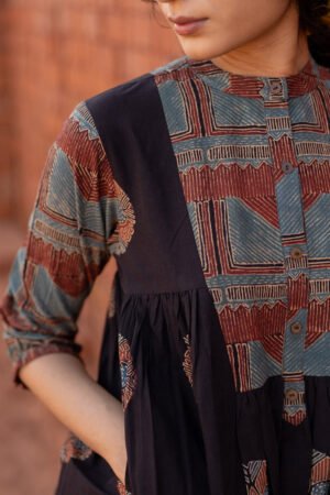 Amra Side Pleat Kurta - Black - Image 7