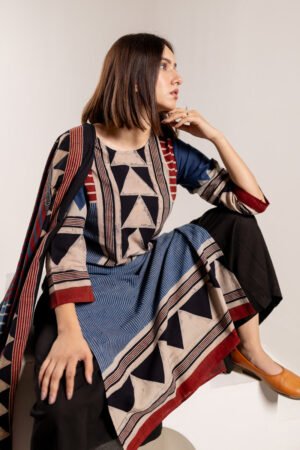 Alternative view of Set of 3 - Kurta, Dupatta & Culotte - Aabaan 03
