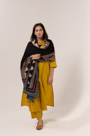 Alternative view of Set of 3 - Kurta, Dupatta & Pants - Aabaan 06