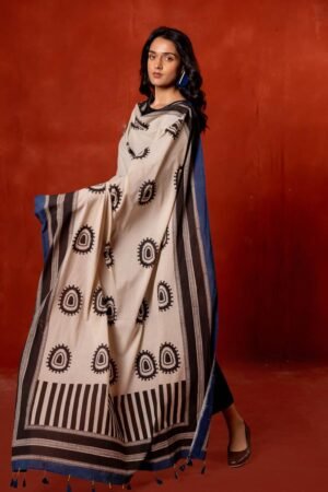 Alternative view of Set of 3 - Kurta, Dupatta & Pants - Asa 09