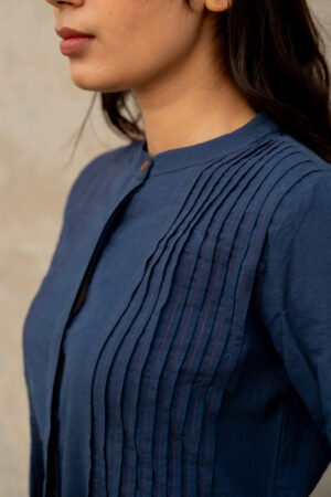 Alternative view of Pintuck Kurta - Indigo