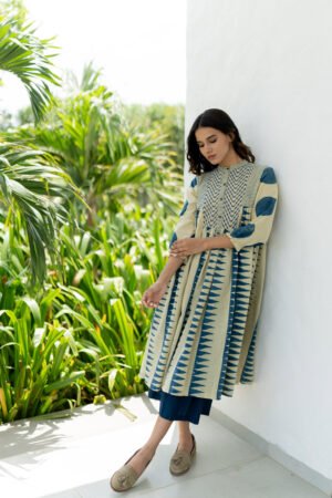Alternative view of Amra Side Pleat Kurta - Indigo
