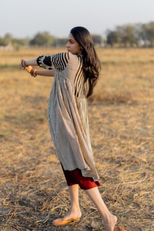 Side Pleat Kurta - Neer - Image 9