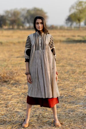 Side Pleat Kurta - Neer