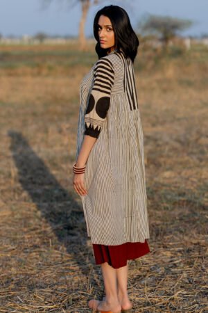 Side Pleat Kurta - Neer - Image 7
