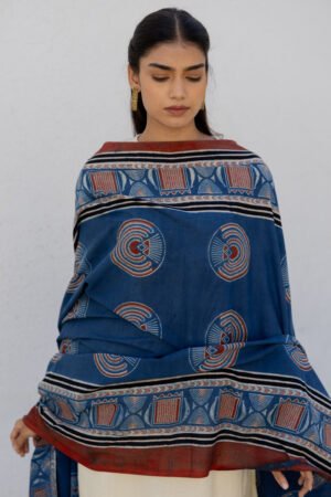 Alternative view of Set of 3 - Kurta, Dupatta & Pants - Adira 08