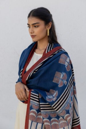 Alternative view of Set of 3 - Kurta, Dupatta & Pants - Adira 09