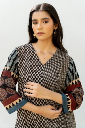 Alternative view of V Neck Tunic - Oni Black