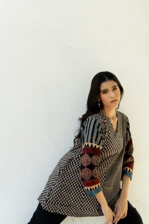 V Neck Tunic - Oni Black - Image 5