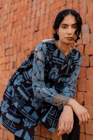 Alternative view of Short Navi Pintuck Kurta - Black