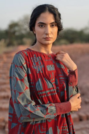 Short Navi Pintuck Kurta - Red - Image 4