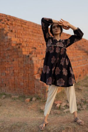 Yara Tunic - Black - Image 7