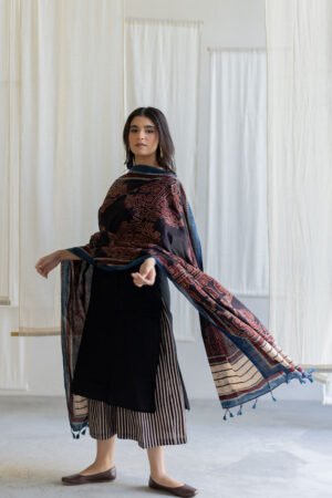 Alternative view of Set of 3 - Kurta, Culottes & Dupatta - Mrida 20