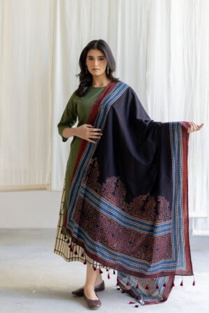 Alternative view of Set of 3 - Kurta, Culottes & Dupatta - Mrida 19