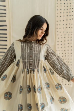 Amra Side Pleat Kurta - Natural White & Grey - Image 6