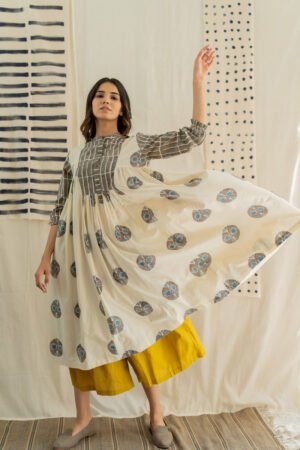 Amra Side Pleat Kurta - Natural White & Grey - Image 4