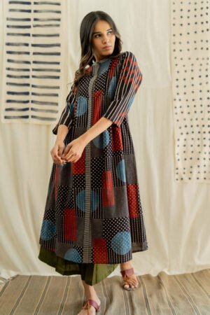 Pintuck Kurta - Playful Geometry Black - Image 4