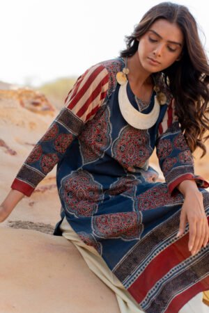 Alternative view of Classic Kurta - Baani Indigo