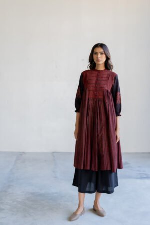Alternative view of Amra Side Pleat Kurta - Yana