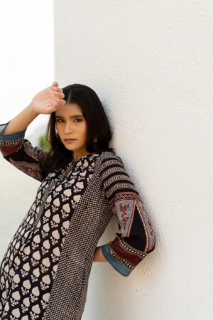 Alternative view of Panelled Kurta - Ark Black
