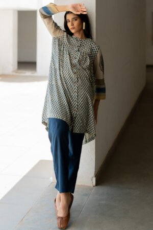 Alternative view of Short Pintuck Kurta - Baani Indigo